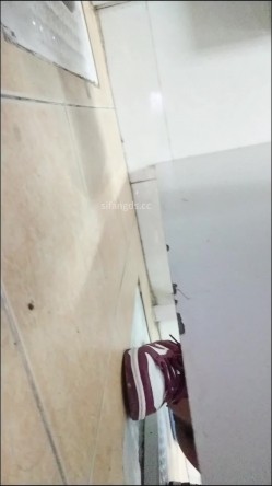 穿红色耐克的小黑逼学生妹，屁股蹲的太低了抄不到底，只能前拍她 截图8