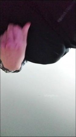 穿红色耐克的小黑逼学生妹，屁股蹲的太低了抄不到底，只能前拍她 截图14