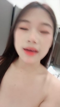 新人学生妹 热舞女神【黎巴啦呀】美乳挺胸~激情裸舞自慰喷水一字马跪地沐浴完美G奶热舞+自慰 截图15