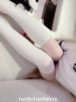 软萌甜美福利姬『茶酒』cos体操服白丝穹妹，美腿白袜长筒袜 一线天蝴蝶美逼 表面乖巧可爱私下反差 截图2