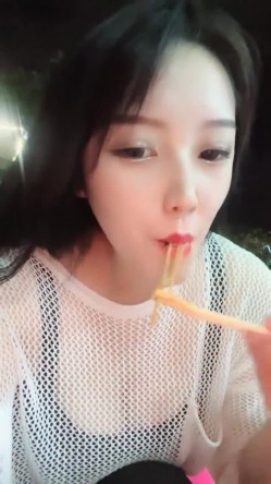 【178小宝贝】高挑性感身材巨乳美女，性感大奶子扭动，掰开大屁股特写 截图13