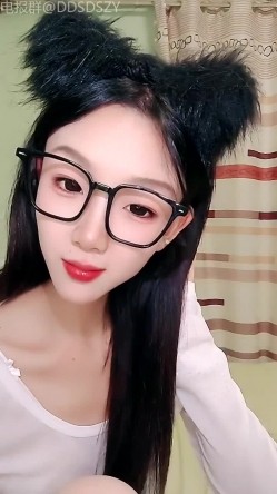舞蹈系校花学妹【小涵宝宝】护士制服 丝袜诱惑 抖音风骚舞，道具自慰 截图1