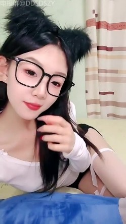 舞蹈系校花学妹【小涵宝宝】护士制服 丝袜诱惑 抖音风骚舞，道具自慰 截图5