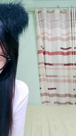 舞蹈系校花学妹【小涵宝宝】护士制服 丝袜诱惑 抖音风骚舞，道具自慰 截图7