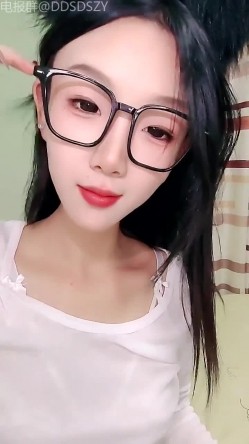 舞蹈系校花学妹【小涵宝宝】护士制服 丝袜诱惑 抖音风骚舞，道具自慰 截图9
