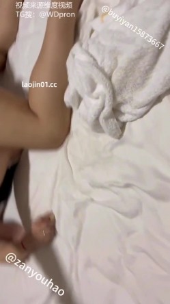 山东老牌熟妇淫妻博主，【紫金王朝】，两个单男操老婆，风骚的荡妇，这一次被彻底满足了，激情刺激 截图9
