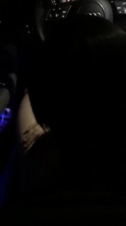 颠覆你认知喜欢刺激的高颜值模特美女高层性感露出高速开车俯身口交夜晚人行天桥啪啪 雨天路边车震 截图6