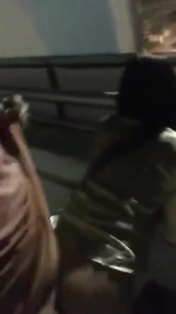 颠覆你认知喜欢刺激的高颜值模特美女高层性感露出高速开车俯身口交夜晚人行天桥啪啪 雨天路边车震 截图11