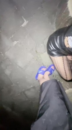 【榨精尤物】淫腿女神小姨子 - 户外路边石桌迫不及待吃起肉棒 后入爆插太刺激了 白浆直流裹着肉棒都是 回家狠狠榨精内射 截图2