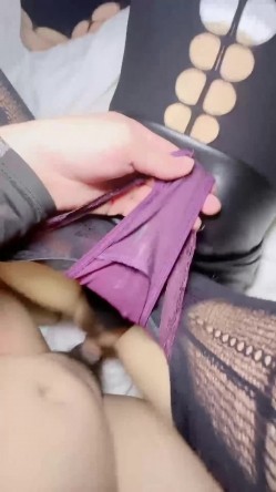 【榨精尤物】淫腿女神小姨子 - 户外路边石桌迫不及待吃起肉棒 后入爆插太刺激了 白浆直流裹着肉棒都是 回家狠狠榨精内射 截图10