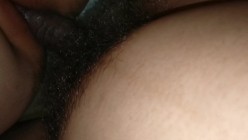 嫩逼毛才长了一点点学生妹 还穿着校服 操处女的感觉真他妈的紧 截图3