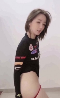 【高端泄密】两位超级美女宋翊儿与张晴的大尺度自拍 清纯的外錶掩饰不了内心的淫荡 原版高清 截图7