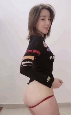 【高端泄密】两位超级美女宋翊儿与张晴的大尺度自拍 清纯的外錶掩饰不了内心的淫荡 原版高清 截图9