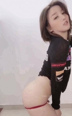【高端泄密】两位超级美女宋翊儿与张晴的大尺度自拍 清纯的外錶掩饰不了内心的淫荡 原版高清 截图10