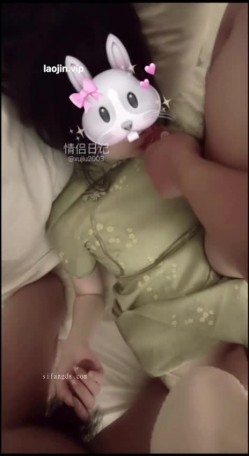 浙江绍兴乖巧JK女友，喜欢玩交换约单男，【情侣日记】，和大学生3P，微露脸，甜美乖巧反差好淫荡！ 截图3