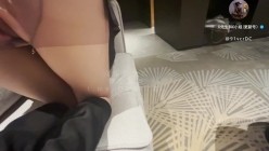 推特老牌泡良网黄「91VCR」「D先生和C小姐」《家》制服OL回家就被老公按住，玩弄骚穴，深喉口交，后入翘臀，无套内射 截图2