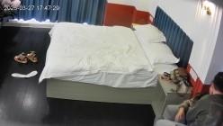 酒店偷拍 ️白领情侣下班幽会嘿呦小伙总想把JJ塞女友嘴里最终得逞射女友嘴里 截图1