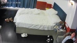 酒店偷拍 ️白领情侣下班幽会嘿呦小伙总想把JJ塞女友嘴里最终得逞射女友嘴里 截图9