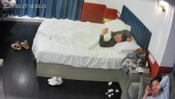 酒店偷拍 ️白领情侣下班幽会嘿呦小伙总想把JJ塞女友嘴里最终得逞射女友嘴里 截图13