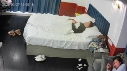 酒店偷拍 ️白领情侣下班幽会嘿呦小伙总想把JJ塞女友嘴里最终得逞射女友嘴里 截图16