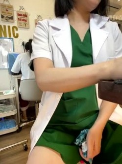 ️公共场所露出博主 气质骚浪医生【clinicsexy】值班室 公共场所 跳蛋发骚扣穴露奶 截图10