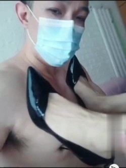 48岁阿姨 ·微微女神· 风韵犹存、偶滴神，高跟鞋虐贱狗乳头，一线天的美逼，亲鸡鸡！ 截图11
