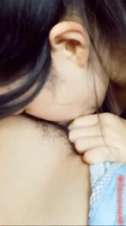 超震撼自拍-短裙丁字裤美女大白天故意打开车窗玩车震,结束后在小穴上涂风油精,痛不欲生哭着在车上打滚,穿着带风油精的跳蛋在商场玩露出,国语 截图4