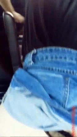 超震撼自拍-短裙丁字裤美女大白天故意打开车窗玩车震,结束后在小穴上涂风油精,痛不欲生哭着在车上打滚,穿着带风油精的跳蛋在商场玩露出,国语 截图6