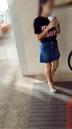 超震撼自拍-短裙丁字裤美女大白天故意打开车窗玩车震,结束后在小穴上涂风油精,痛不欲生哭着在车上打滚,穿着带风油精的跳蛋在商场玩露出,国语 截图15