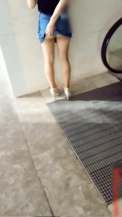 超震撼自拍-短裙丁字裤美女大白天故意打开车窗玩车震,结束后在小穴上涂风油精,痛不欲生哭着在车上打滚,穿着带风油精的跳蛋在商场玩露出,国语 截图16
