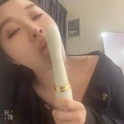 骚逼主播【爱吃媛子】极品少妇,绿茶脸,道具插逼自慰,怼逼看毛,裸舞诱惑,宝妈赚点钱太难 截图15