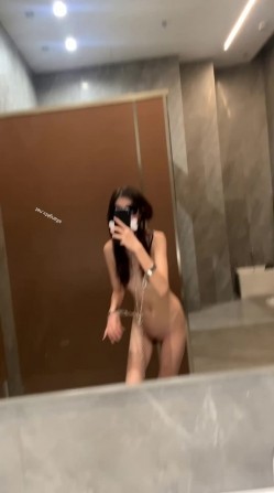 【重磅核弹】超高颜值车模女神【太子妃】SM调教露出啪啪 截图8