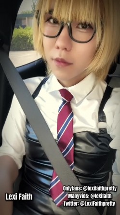 国产男娘Lexi Faith(原乔晶晶) 重出江湖 现在改走更刺激的户外露出路线了 戴眼镜更闷骚 截图2