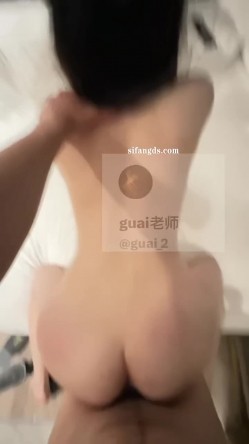 顶级身材高挑大长腿淫荡小姐姐『guai老师』被土豪老板各种蹂躏爆操，肏肿小穴颜射小嘴，被操爽了白浆直流 截图7