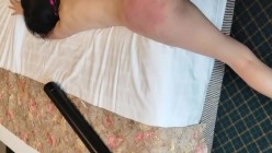 SM顶级调教大神【永夜DOM】圈养各种妹子多种刺激玩法，各种啪啪调教露脸高颜反差婊，纯纯人形小母狗 截图2
