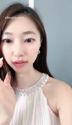 一线城市 某公司人事白领【小白呀呀】办公室里逼太痒 排气！ 截图10