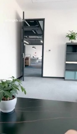 一线城市 某公司人事白领【小白呀呀】办公室里逼太痒 排气！ 截图11