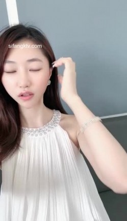 一线城市 某公司人事白领【小白呀呀】办公室里逼太痒 排气！ 截图16