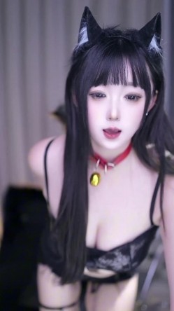 颜值天花板骚主播【霹雳小狗神】好身材大长腿，身材完美，奶子超漂亮，裸舞诱惑 截图4