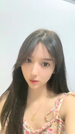 顶级尤物美少女！双马尾JK装！活力十足超甜美，肥唇小穴瓶子自慰，洞口磨蹭一下插入，堪称极品 截图1