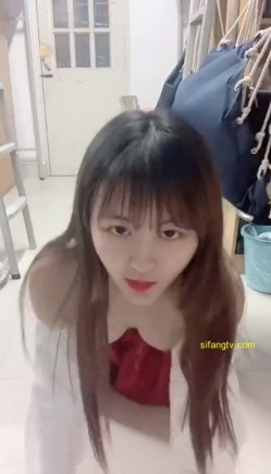 高颜值准备考研的美女大学生在宿舍脱衣自拍扮母狗样子非常淫骚 截图16