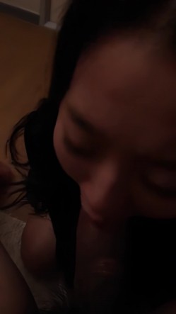 【云盘泄密】，白富美被男友拍下艳照，小提琴手，气质反差婊，床上淫娃口交毒龙都熟悉 截图1
