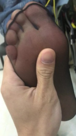 江大校花极品系列自拍视频图包完整版 淫荡校花试衣间为小鲜肉足交口活酒店调教 截图4