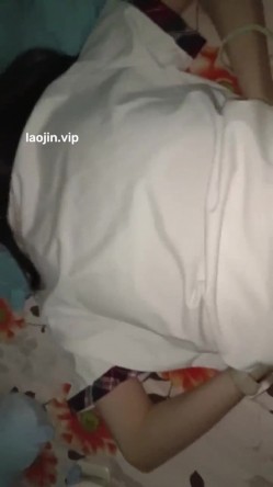 【极品泄密】，舞蹈系美女大学生，完美露脸，小穴超进展，每次操的时候一脸痛苦，奶子很漂亮！ 截图9