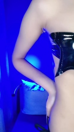 秒杀！网红女神!【小雨有点热】 尤物~裸舞~秒硬！包射！爽 截图7