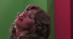 Beneath.the.Valley.of.the.Ultra-Vixens.1979.XviD.BDRip.El.Bandito.avi 截图9