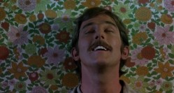 Beneath.the.Valley.of.the.Ultra-Vixens.1979.XviD.BDRip.El.Bandito.avi 截图16