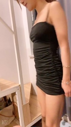 91王老板 爆插03极品小女友, ‘屁股翘向我’，摁人家不要，快点,‘你是要拍我吗 耶！’，无套抽插小女友好舒服！ 截图3