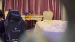 最新猫眼偷拍大集合，从猫眼和门缝里偷窥情侣做爱，不乏高颜值情侣，喝酒再干炮 截图4