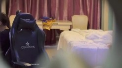 最新猫眼偷拍大集合，从猫眼和门缝里偷窥情侣做爱，不乏高颜值情侣，喝酒再干炮 截图7